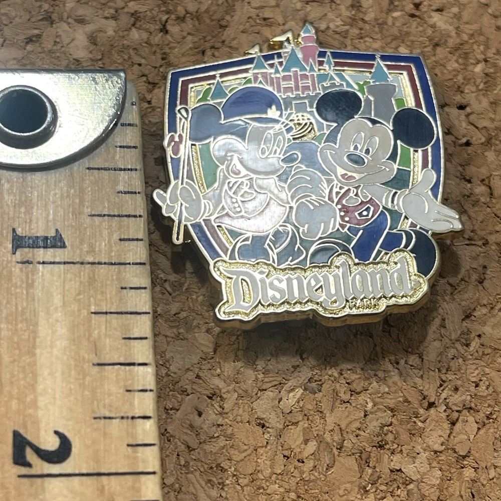 Disney DLR Disneyland Resort Mickey & Minnie Cast Member Guided Tour Pin RARE - Picture 3 of 4